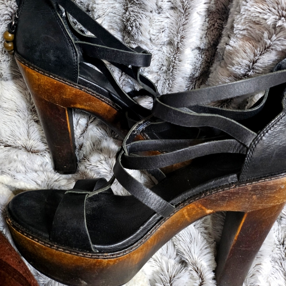 UGG Salima Black Wooden Platform Sandals